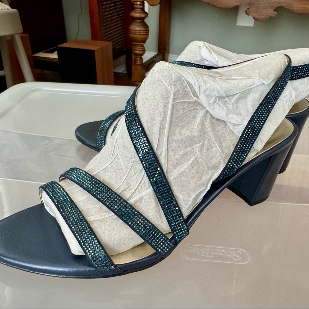 Naturalizer Black Heels Sophisticated Slingback Design